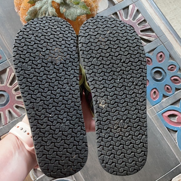 Cute flip flops - Picture 3 of 7